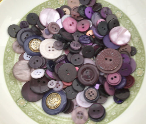 75g Purple and Lilac Buttons, vintage and pre loved buttons