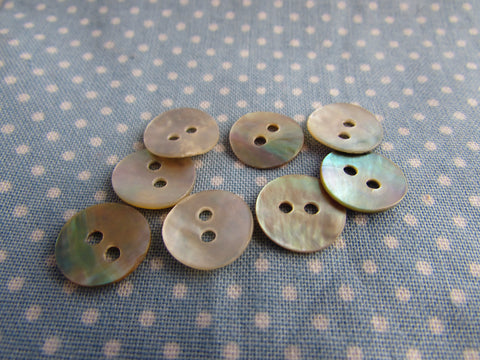 Round Mother of Pearl Buttons - Premium Buttons from Smart as a button - Just £0.30! Shop now at Smart as a button