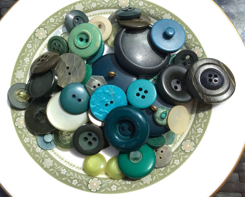 75g Green Vintage Button Assortment