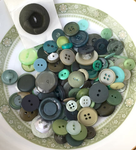 Vintage 75g Assortment 2 Green Buttons