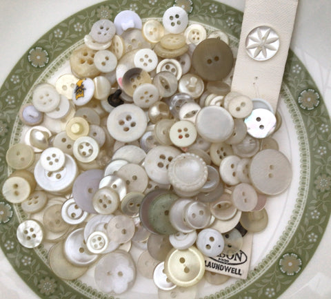 75g Assortment  Ivory and creams Vintage Buttons Asst 6