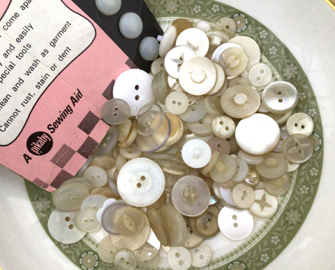 75g Assortment  Ivory and creams Vintage Buttons Asst 11