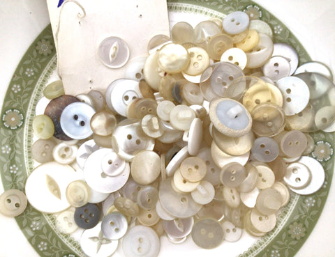 75g Assortment  Ivory and creams Vintage Buttons Asst 7