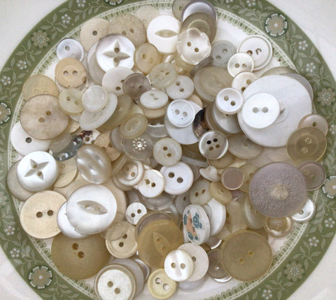75g Assortment  Ivory and creams Vintage Buttons Asst 8