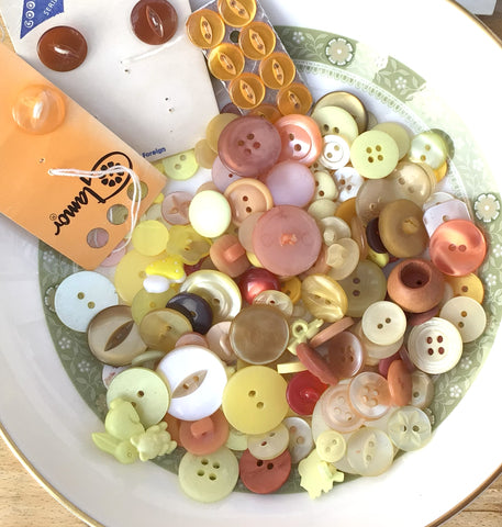 75g Assortment 3 Orange and Lemon Buttons